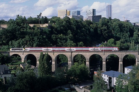 ボックの砲台から鉄道橋を望む