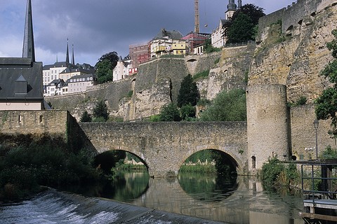 アルゼット川に架かる石橋